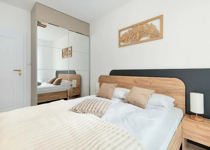 Апартаменты Unique 1 Bedroom With Parking And Gym Access By Renters Гданьск